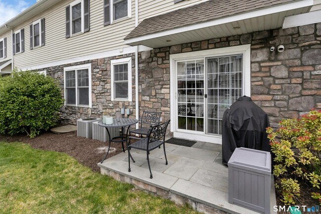 Building Photo - 39 Maple Tree Ave