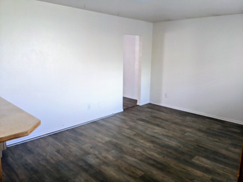 Building Photo - 1040 Ponderosa Dr