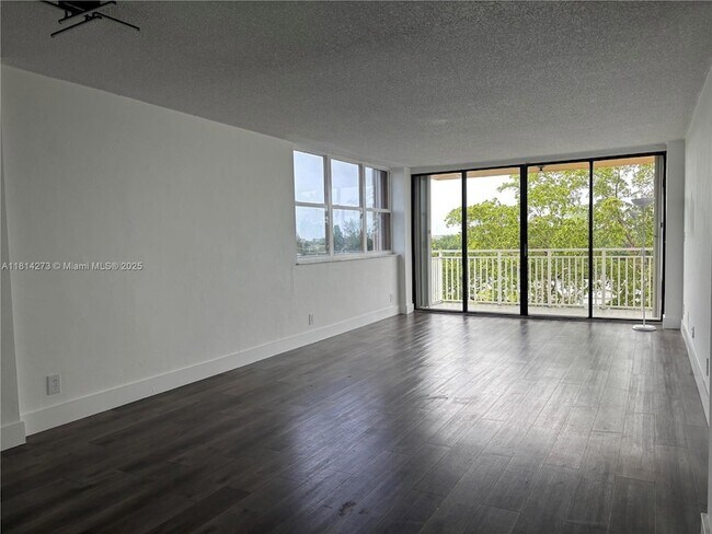Building Photo - 2450 NE 135th St
