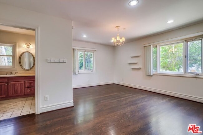Building Photo - 114 S Layton Dr