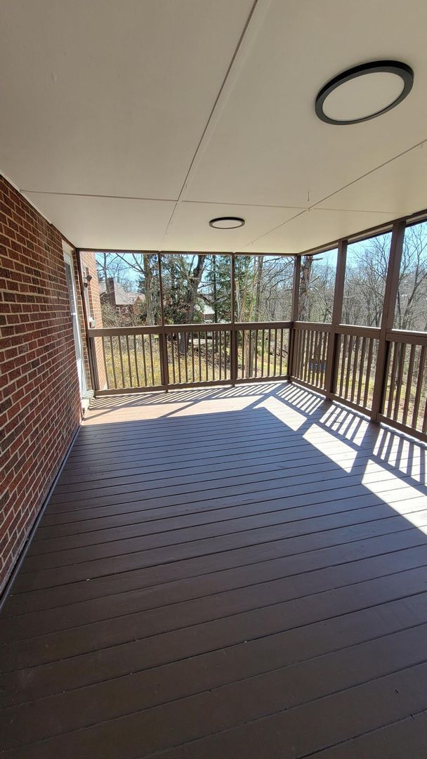 Building Photo - Spacious Three Bedroom Home