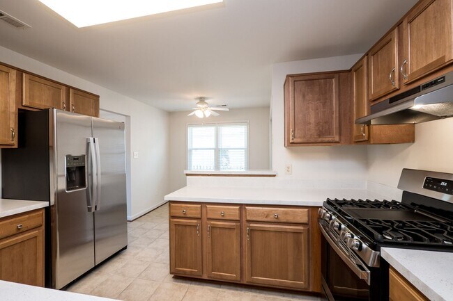 Building Photo - Beautiful Ranch in Pine Meadows | Water View