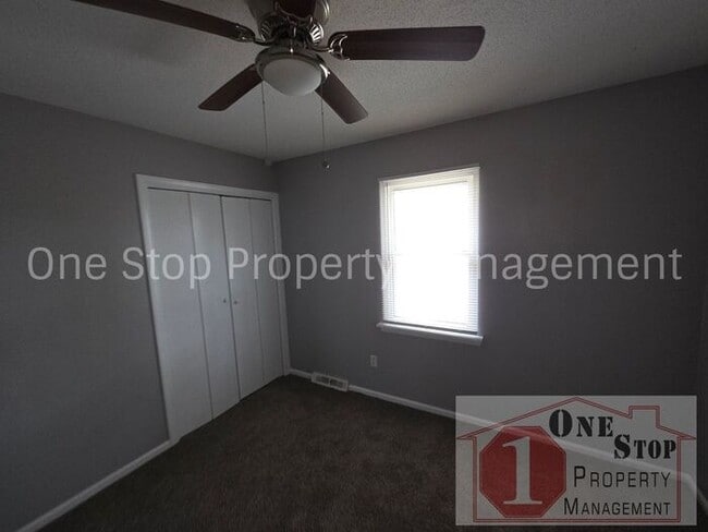 Building Photo - The Perfect 3 bedroom/2 bathroom home in Grandview, MO!