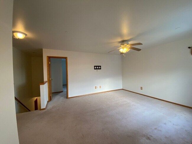Building Photo - Large Dupont Home ~ Northwest Landing Comm...