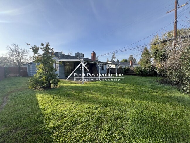 Building Photo - Very Nice 3bd/1ba House with 2 Car Garage