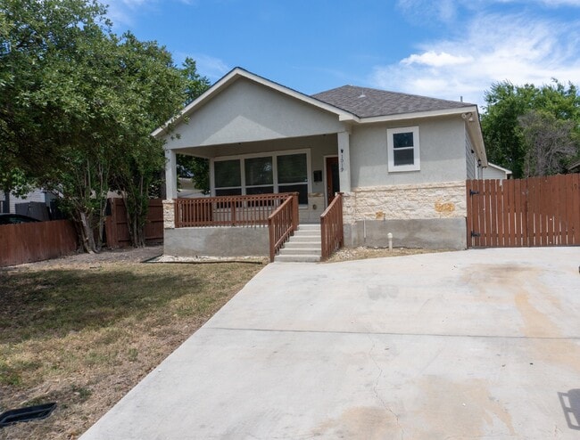 Building Photo - Beacon Hill, 3 Bedroom, 2 Bathroom, 2017 Build, ***Solar Panels, Utilities Average $40 per month***