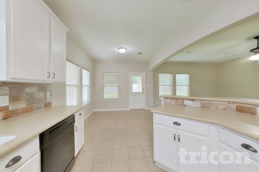 Building Photo - 8523 W Highlands Crossing