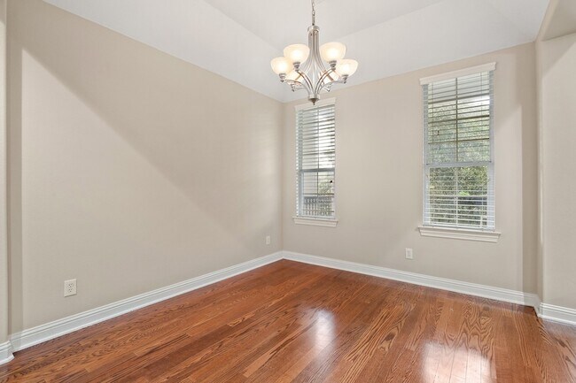 Building Photo - 5812 La Vista Dr