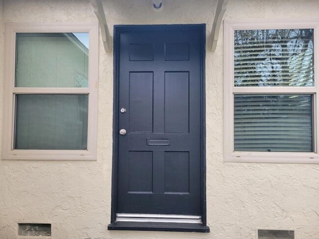 Building Photo - 2221