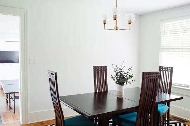 Building Photo - Lawrence House