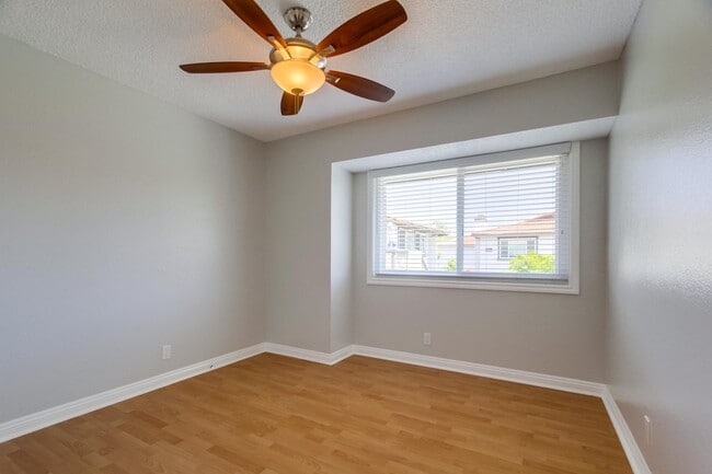 Building Photo - 9837 Caspi Gardens Dr. # 6