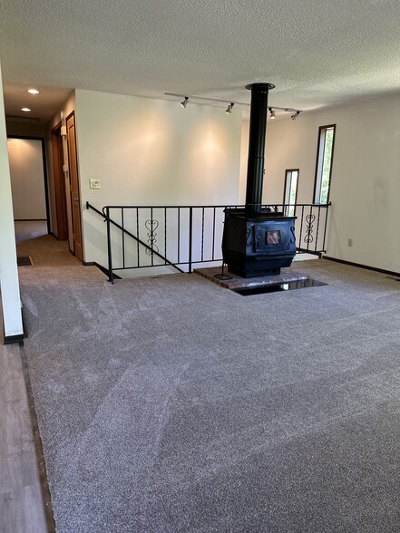 Building Photo - 8617 SW 49th Ave