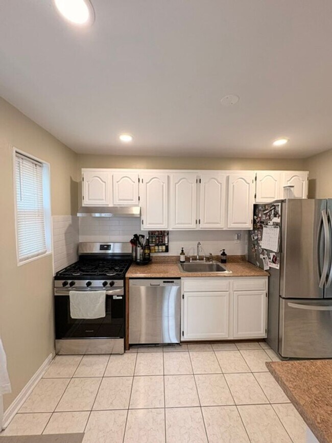 Building Photo - 13520 Grenoble Dr