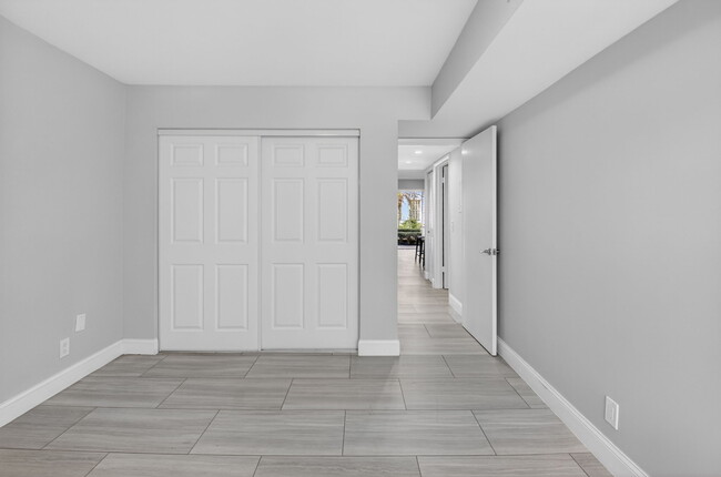 Building Photo - 450 Piedmont J