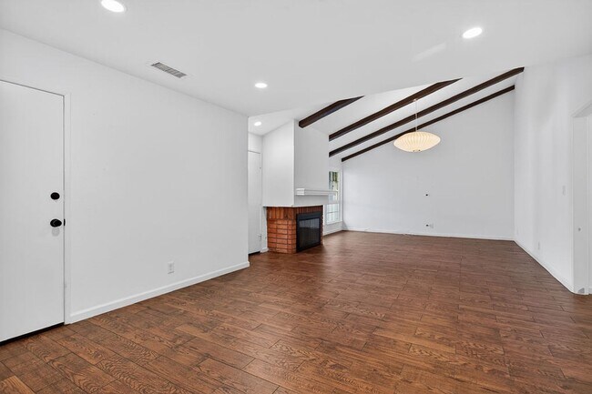 Building Photo - Sought After Mesa Verde Home