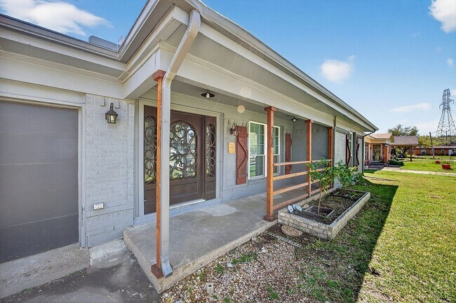 Building Photo - 108 Dupont Cir