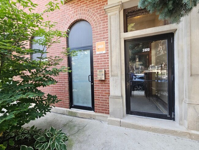 Building Photo - 3800 N Wilton Ave
