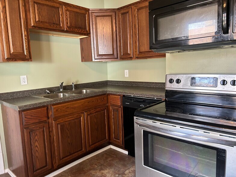 Building Photo - 503 W Allen St