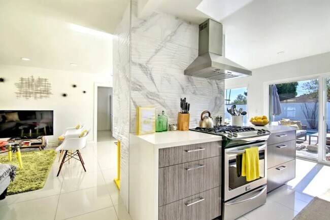 Building Photo - Amarillo House (Monthly Only - No Long Term)