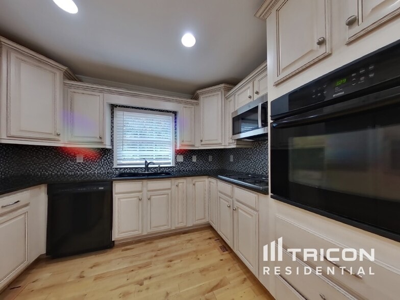 Building Photo - 580 Westchester Cir SW