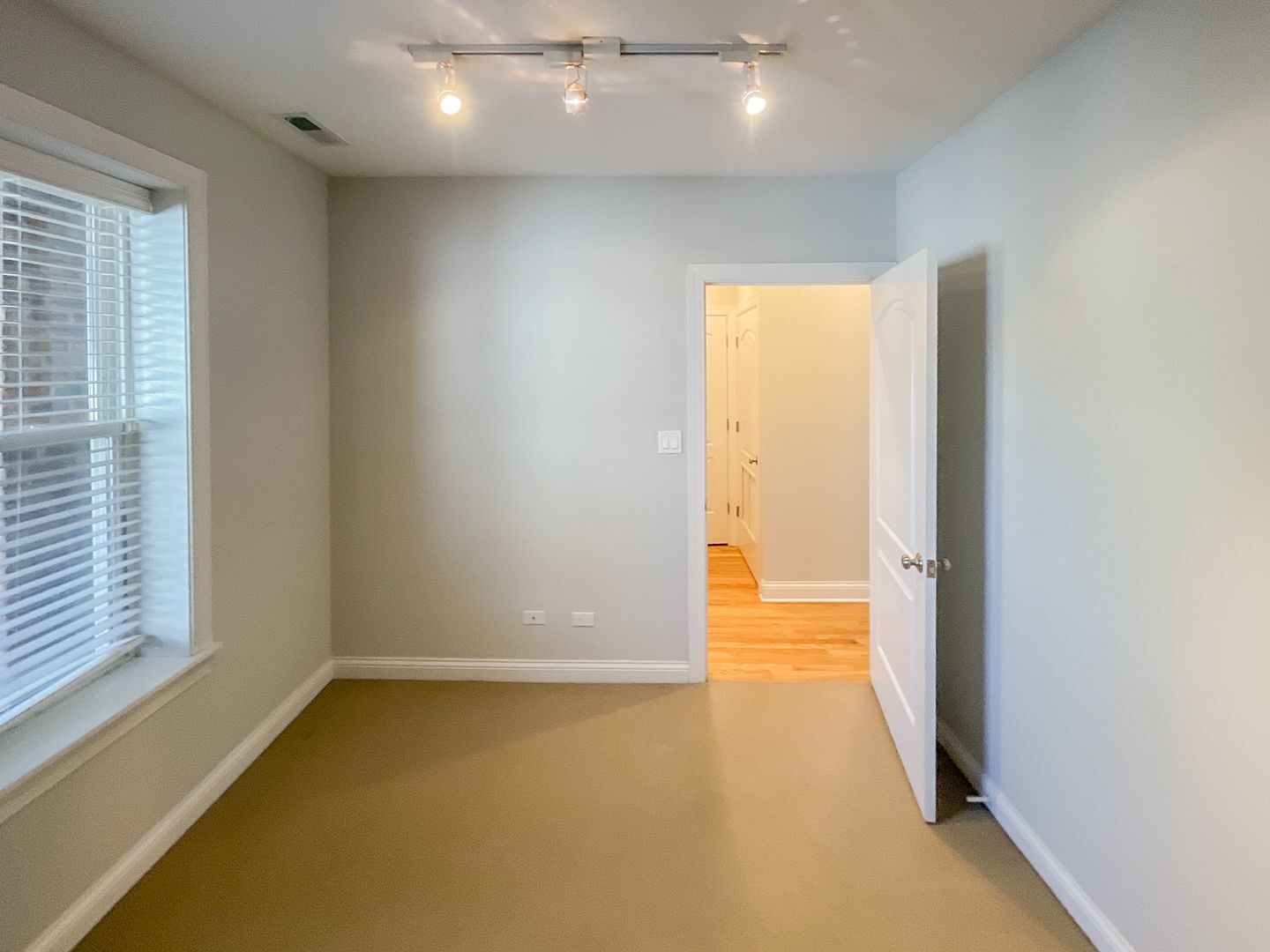 Building Photo - 1636 W Grace St