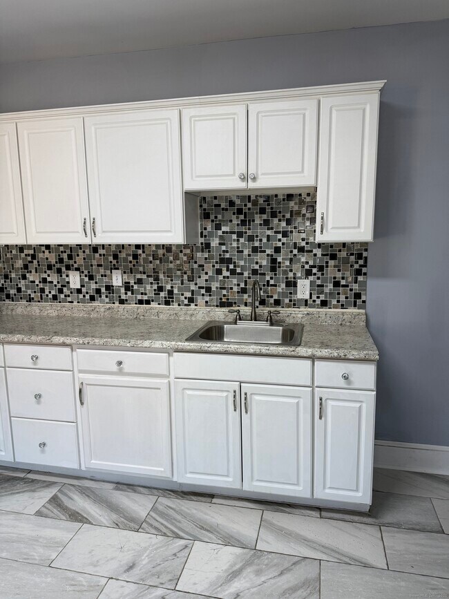 Building Photo - 352 Vine St