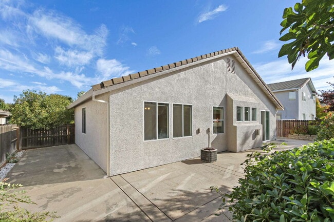 Building Photo - Single-Story 3-Bedroom with 3-Car Garage in Mace Ranch