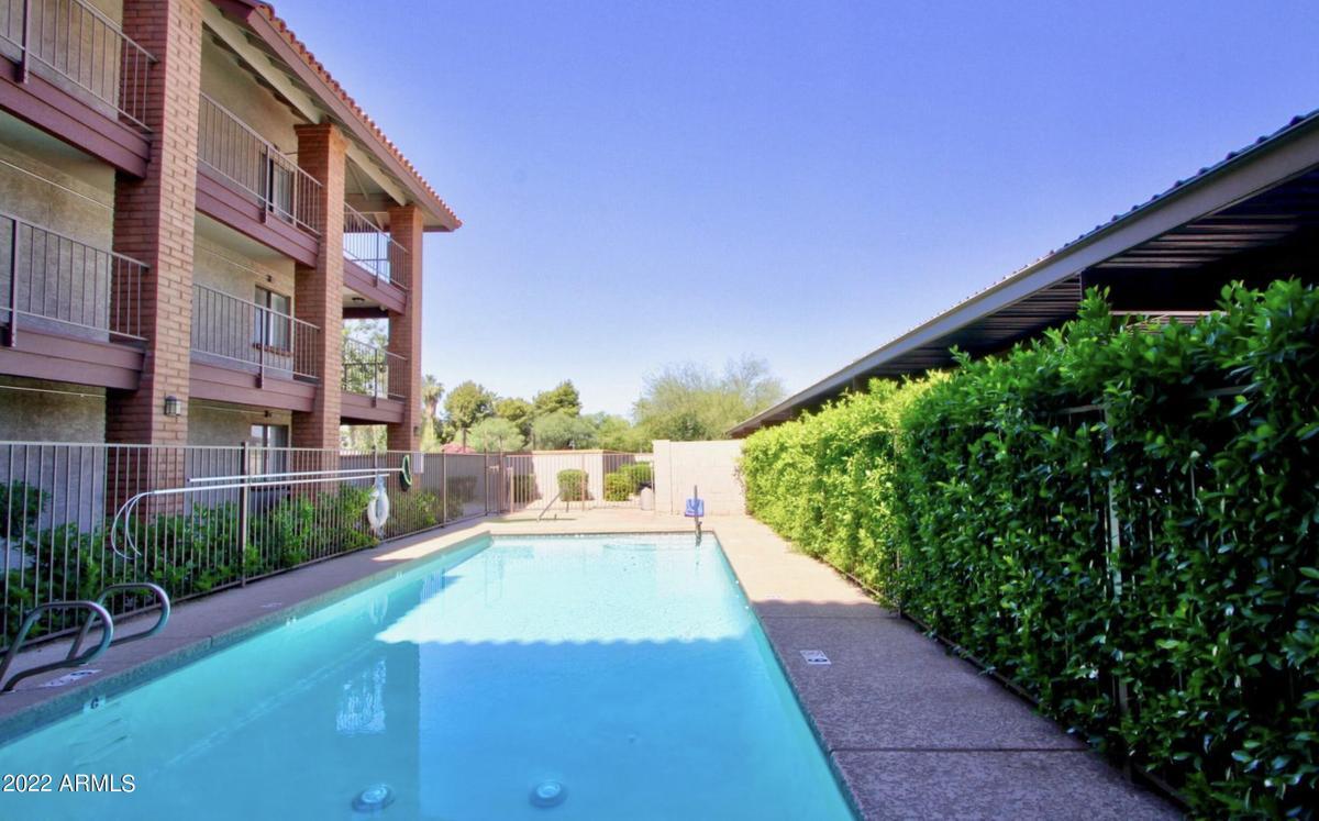 Pool/Hot tub - 17 E Ruth Ave