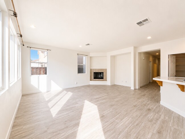 Building Photo - Beautifully Updated 5 Bedroom House with 3 Car Garage For Rent