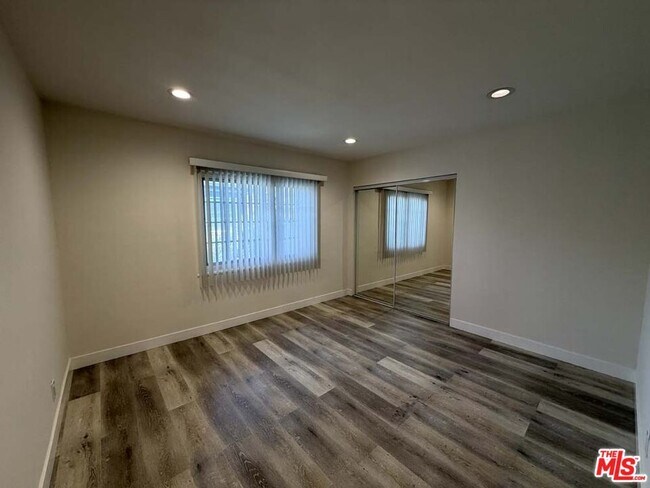 Building Photo - 8818 Ramsgate Ave