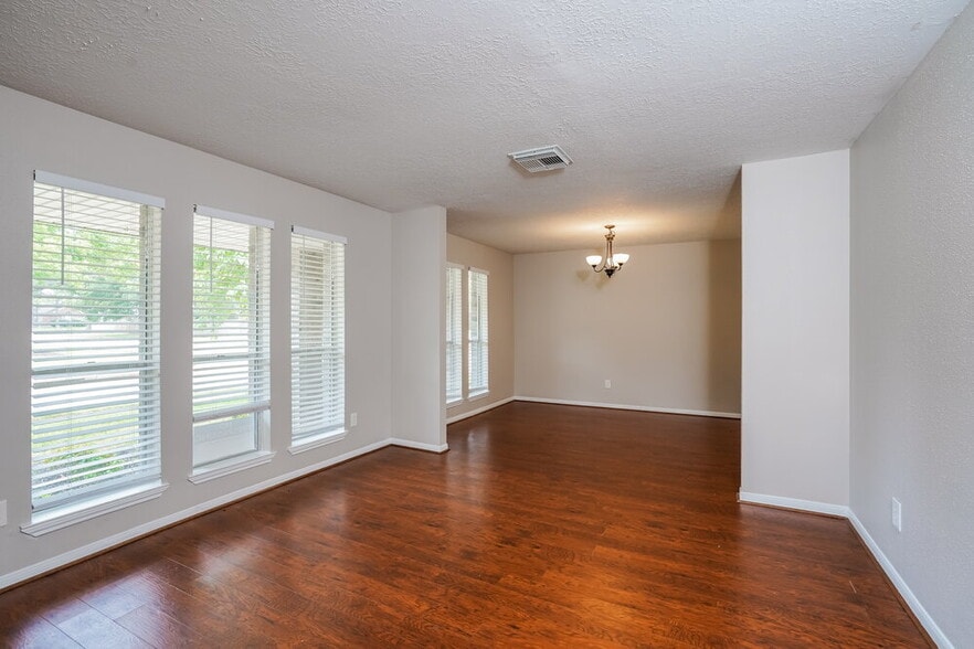 Building Photo - 3542 Lindenfield Dr