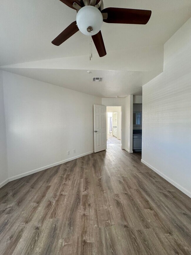 Building Photo - Stunning Remodeled 3-Bed Condo with River & Casino Views!