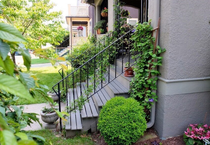 Building Photo - 90 Orchard St