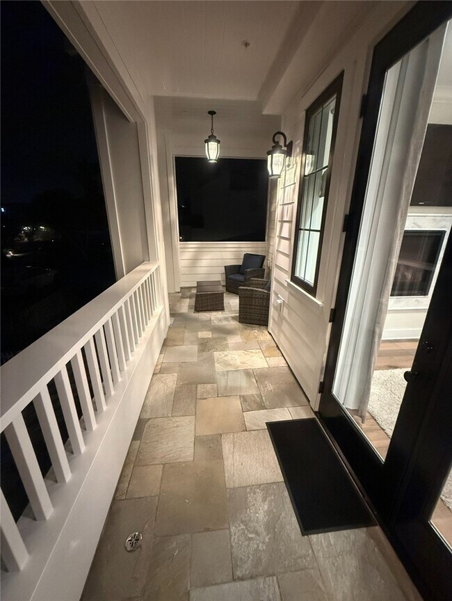 Building Photo - 512 Jasmine Ave