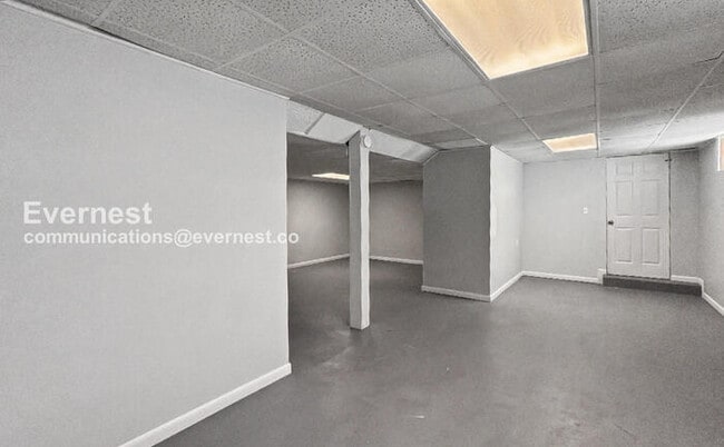 Building Photo - 2 Bed, 2 Bath Home with Garage / Pet-Friendly / Vouchers Accepted / Available Now!