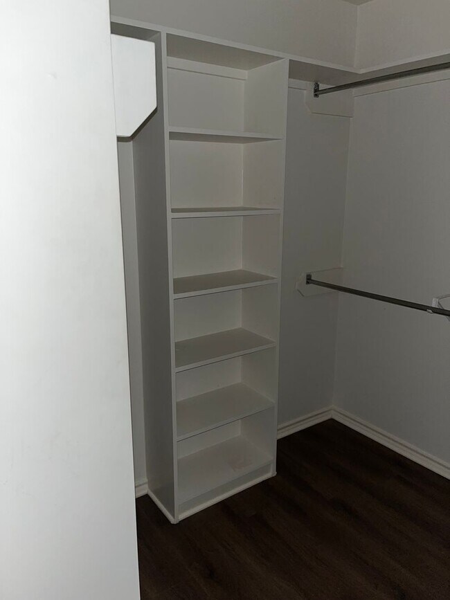 Building Photo - 2010 Seabiscuit Trce