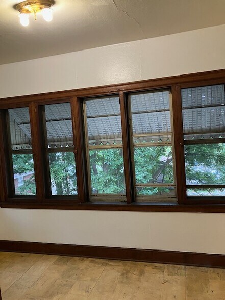 Great extra room - 1114 20th St