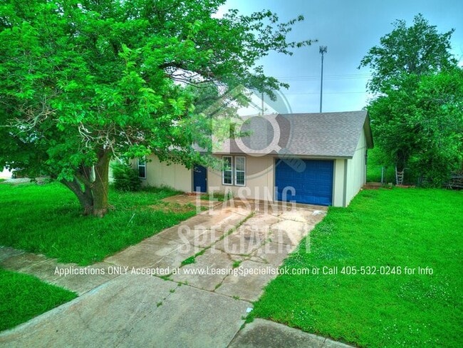 Building Photo - Adorable Norman 3 Bed 1.5 Bath House!