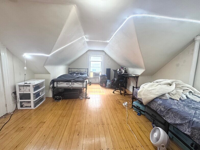 Building Photo - 95 Boylston St