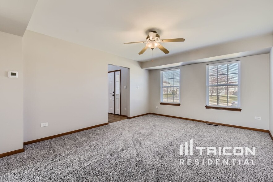 Building Photo - 3501 Stone Creek Dr