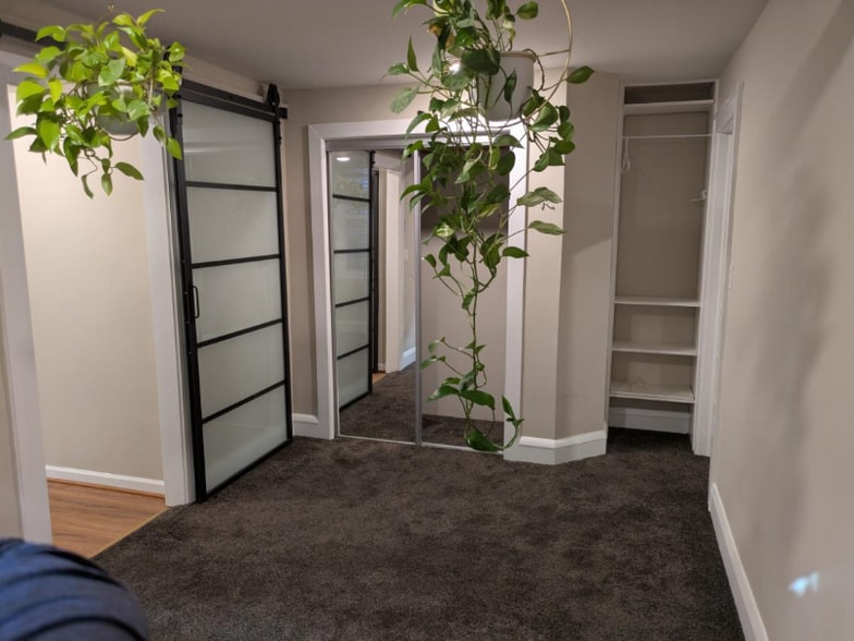 Building Photo - 4136 Queen Ave S