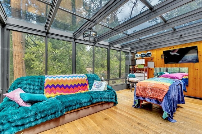 Building Photo - 3 bd 2 ba country cabin close to town