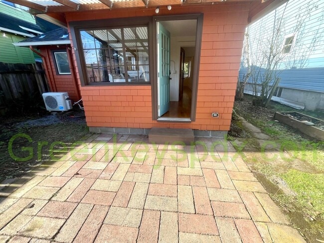 Building Photo - Sleek and modern 1-bedroom house in Arbor Lodge with spacious garage or workshop!