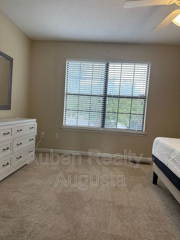 Building Photo - 204 1/2 W Buena Vista Drive