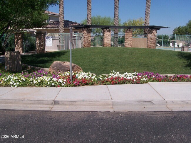 Building Photo - 13649 W Cypress St