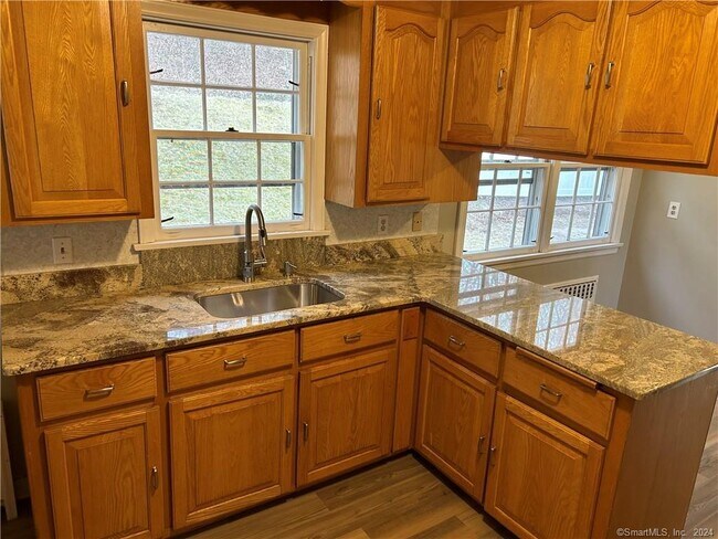 Building Photo - 9 Edwards Rd