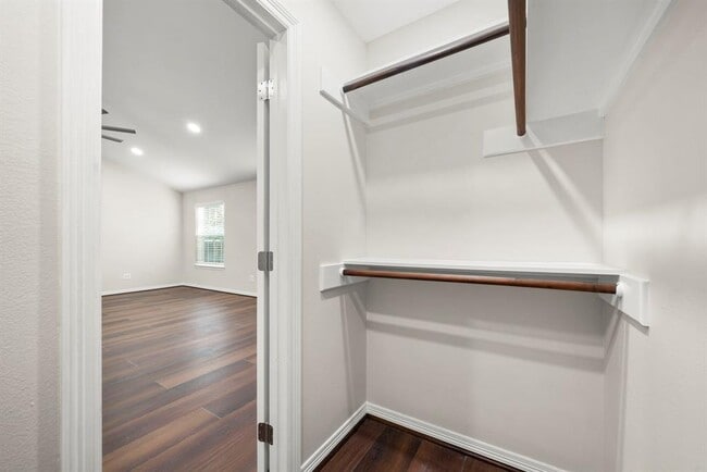 Building Photo - 4023 Breakwood Dr
