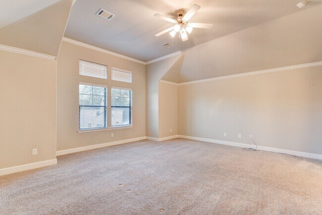 Building Photo - Beautiful Home Right on Durham Drive!