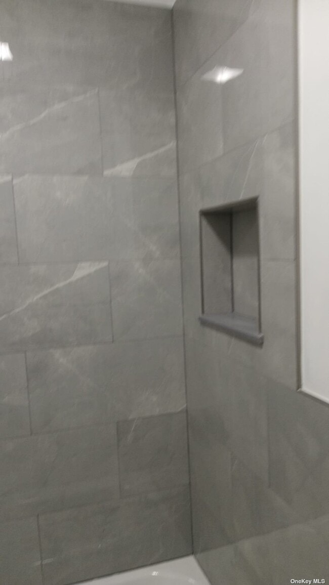 Building Photo - 304 Jericho Turnpike