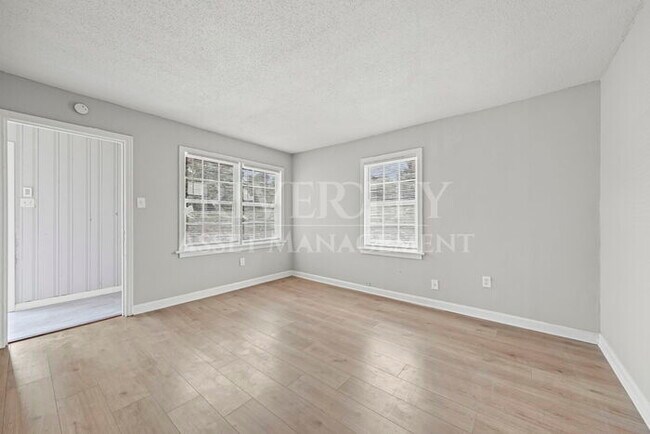 Building Photo - 1646 Harmen St